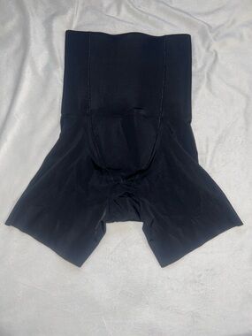 La Vie En Rose High-Waist Black Shaping Shorts